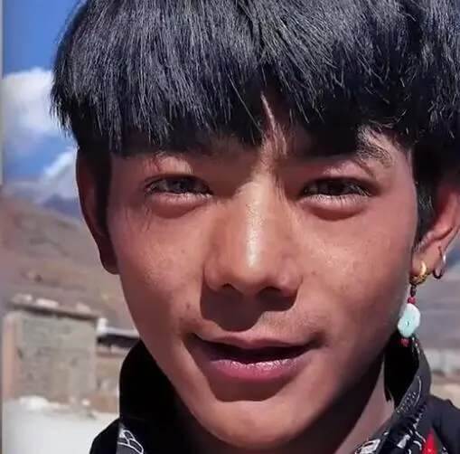 Un fermier tibétain qui devient une star en Chine grâce aux réseaux sociaux